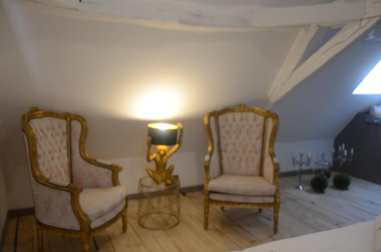 Le Murmure Des Fees Issigeac Bagian luar foto