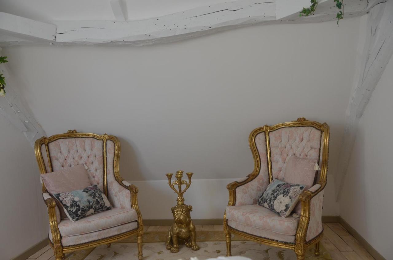 Le Murmure Des Fees Issigeac Bagian luar foto