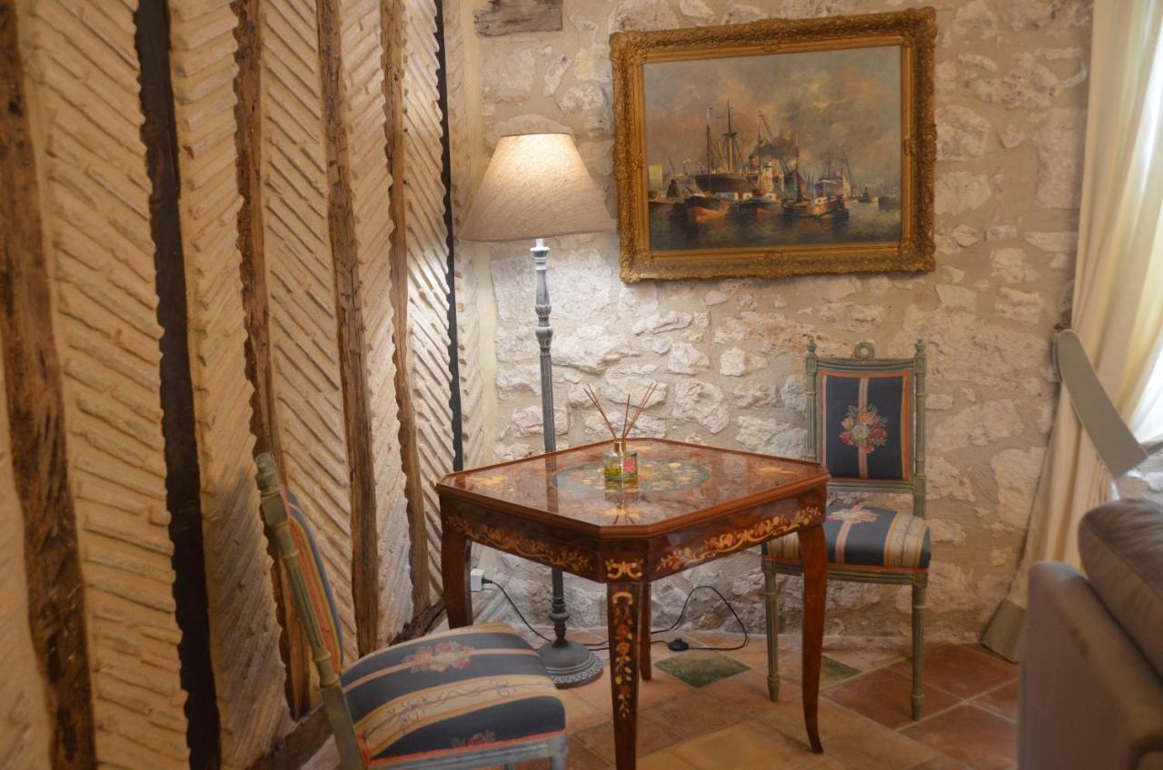 Le Murmure Des Fees Issigeac Bagian luar foto