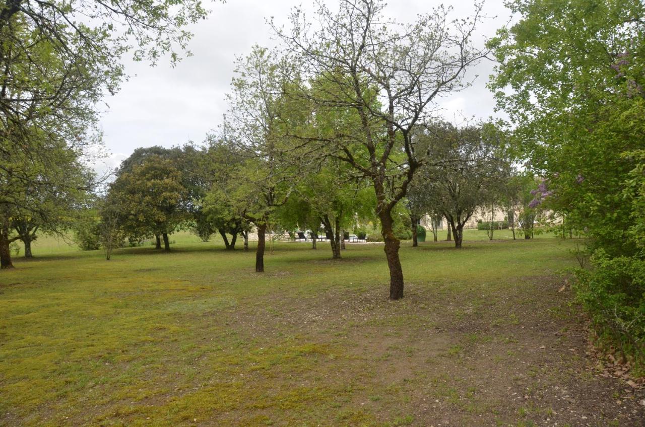 Le Murmure Des Fees Issigeac Bagian luar foto